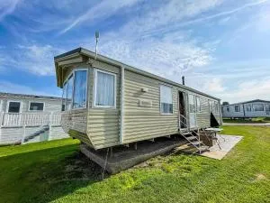 Lovely Caravan By The Beach In Pakefield, Suffolk Ref 68007Cl - Carlton Colville