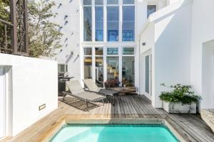 Solar-Power Green Point Village Retreat