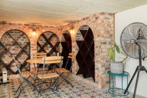 Solar-Power Green Point Village Retreat