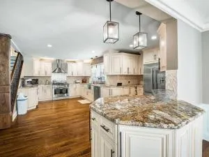 Shaker Prestige - 4 000 sq ft - Calm and Quiet - 比奇伍德