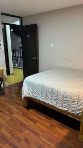 El Suburbio - Serapio Rendon