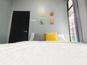 -Lake View- Mount Austin IKEA Toppen 10 mins - B187
