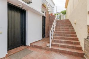 Beachfront Escape - Panoramic View and Spacious Terrace