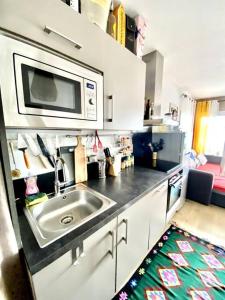 Appartements Appartement cosy - balcon - parking gratuit - 10min centre ville : photos des chambres