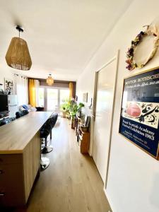 Appartements Appartement cosy - balcon - parking gratuit - 10min centre ville : photos des chambres