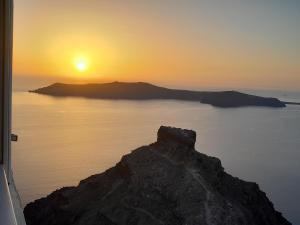 Amazing Room on the Cliff