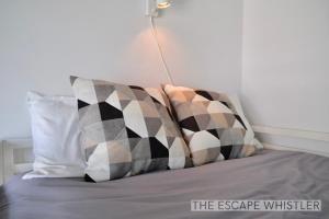 Top Rated 2BR 2BA Whistler Village Condo with Hot Tub & Parking