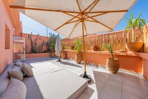 Cityscape Bliss Spacious & Sunny Apartment