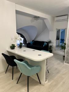 Picúr és Manó Apartmanja