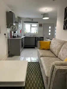 The Holloway Haven - 1 Bedroom Apartment - Private Access & Parking - Prime Location Near Oxford City Centre - Horspath