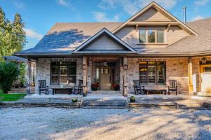 Michaels Luxury Cottage on Bruce Trail Starlink