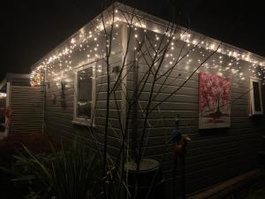 Gezellige ruime Cottage, privé, 2 slaapkamers, hond welkom!