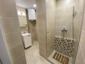 Svetao stan sa terasom blizu Ade - Casa 29