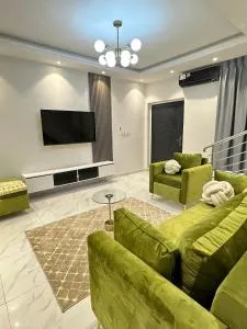 BAAHbie Lux Properties, Hannahs House 2 bed Apartment - Ashalebotwe