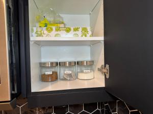 1BR Suite with Patio, Full Kitchen & Free Parking
