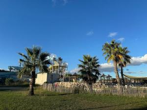 Maisons de vacances Joli Bungalow 464 pour 4-6 pers Camping Siblu Lac des Reves Lattes : photos des chambres