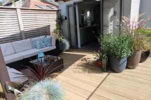 Lovely Large Garden Flat 23mins to Central London Four Bedrooms
