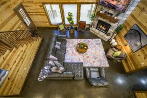 NewListing! 1-Mile Choctaw Landing, GameRoom, 6BR, Sleep-18, PET Friendly, HotTub, Play Structure, Smart TV, FirePit, Outdoor