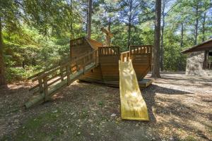 NewListing! 1-Mile Choctaw Landing, GameRoom, 6BR, Sleep-18, PET Friendly, HotTub, Play Structure, Smart TV, FirePit, Outdoor