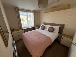 Palm Grove 121 - Golden Palm Resort - Pet friendly, WiFi, close to beach and clubhouse - Meadow Lakes Caravan & Lodge Hire