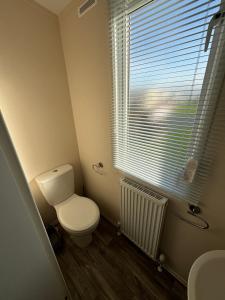 Palm Grove 121 - Golden Palm Resort - Pet friendly, WiFi, close to beach and clubhouse - Meadow Lakes Caravan & Lodge Hire