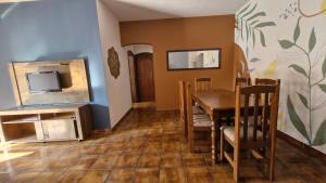 Apto amplo, arejado e mobiliado na Praia da Enseada-Guarujá