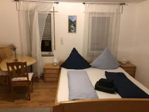 Ferienwohnung 2Doppel 1 Einzel Bett - Siegen