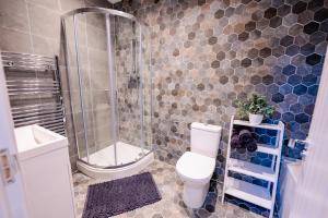 LUXURY SPACIOUS 2-BED & High Ceiling