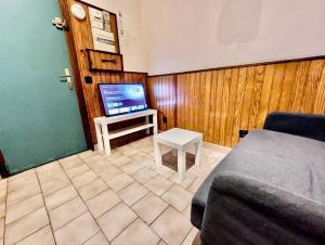 Studio Centre avec Parking Gratuit - Calme & Tout Equipé - 3hvězdičkové hotely ve městě Grenoble