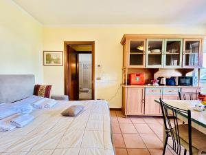 Little Italy Apt- piscina e relax al Lago di Garda