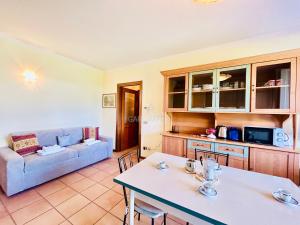 Little Italy Apt- piscina e relax al Lago di Garda