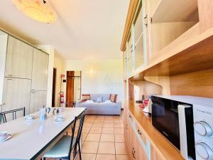 Little Italy Apt- piscina e relax al Lago di Garda