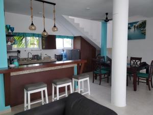 Penthouse Apartments Private Roof Pool 200m to Beach