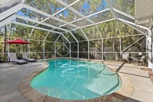 Navarre Oasis - Heated Saltwater Pool, Hot tub & Game room - Minutes from the beach! - Navarre