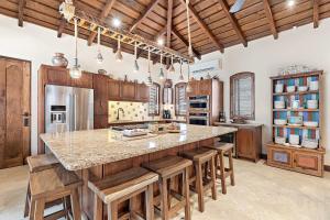 Beautiful Villa Walk to Beach