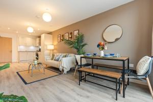 City Centre Birmingham 1-Bed with WiFi and Parking