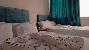 New pyramids way - Ghaţāţī