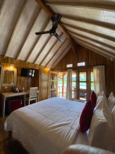 Phòng Tiêu Chuẩn Giường Đôi Lớn (Standard Queen Room)