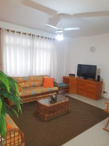 Apartamento na Enseada - A 5 minutos a pé da praia com Wi-Fi e TV a Cabo