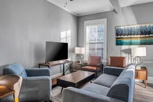 Beautiful Rehabbed Unit in Shaw Community 4228a - Clifton Heights