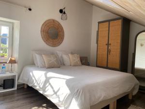 Maisons de vacances Charmante maison renovee au calme avec jardin privatif, a 500m des plages et proche commerces - FR-1-306-1082 : photos des chambres