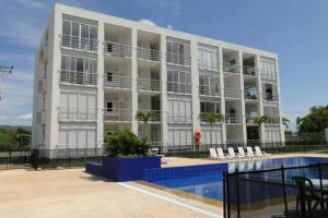 Hermoso conjunto residencial con piscina