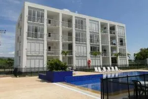 Hermoso conjunto residencial con piscina - Balastera