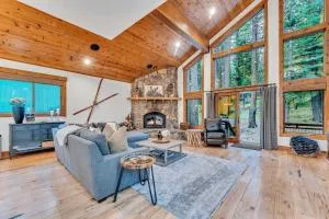 Summit Chalet Hot Tub and Game Room Near Skiing - Graeagle