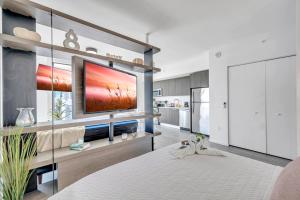 Mesmerizing Water Views Corner Condo