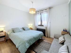 Maisons de vacances Maison renovee avec jardin, garage, parking et WiFi gratuit - FR-1-361-558 : Maison de Vacances