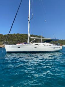 Velero en puerto de valencia