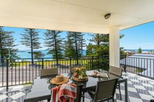Arcoola 1 - Overlooking Main Beach -Holiday Yamba