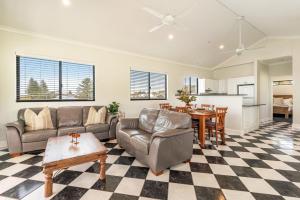 Arcoola 1 - Overlooking Main Beach -Holiday Yamba