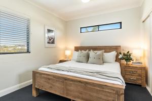 Arcoola 1 - Overlooking Main Beach -Holiday Yamba